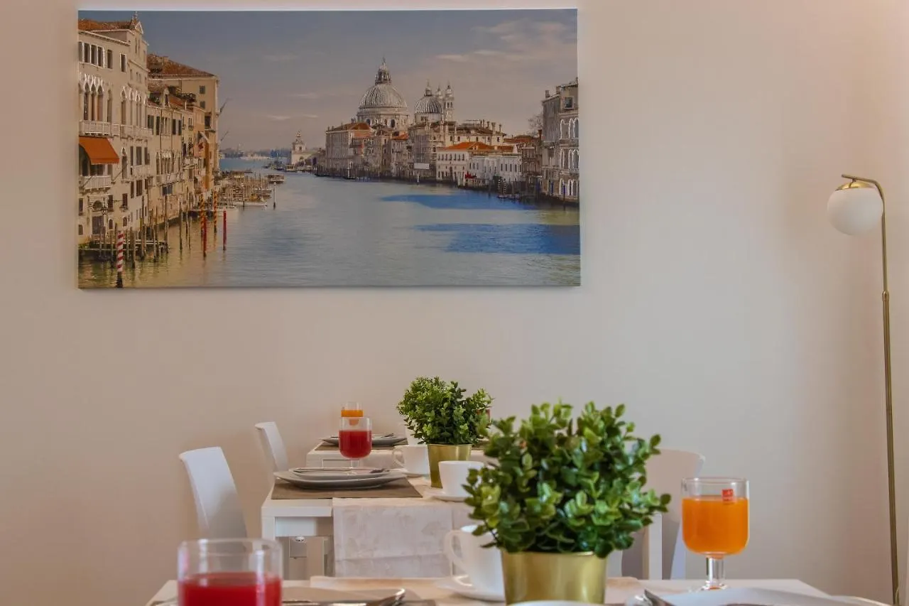 Bed & Breakfast Venice Friends Mestre 0*,
